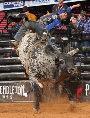 during the second round of the Duluth Unleash The Beast PBR  Photo By: Andy Watson Bull Stock Media